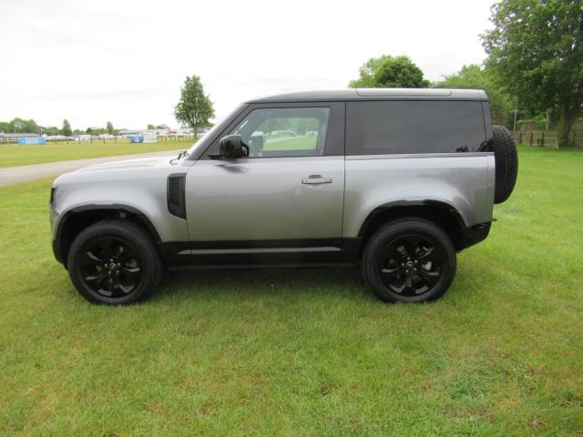2022 Land Rover Defender 3.0 D250 X-Dynamic SE 90 3dr Auto